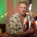 Josh Homme vi legge la favola della buona notte